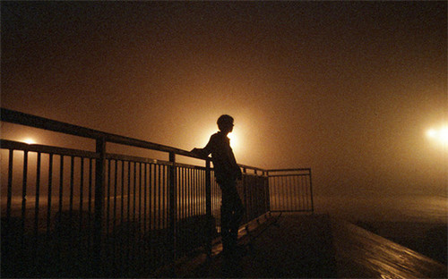 夜晚照片唯美孤独图片